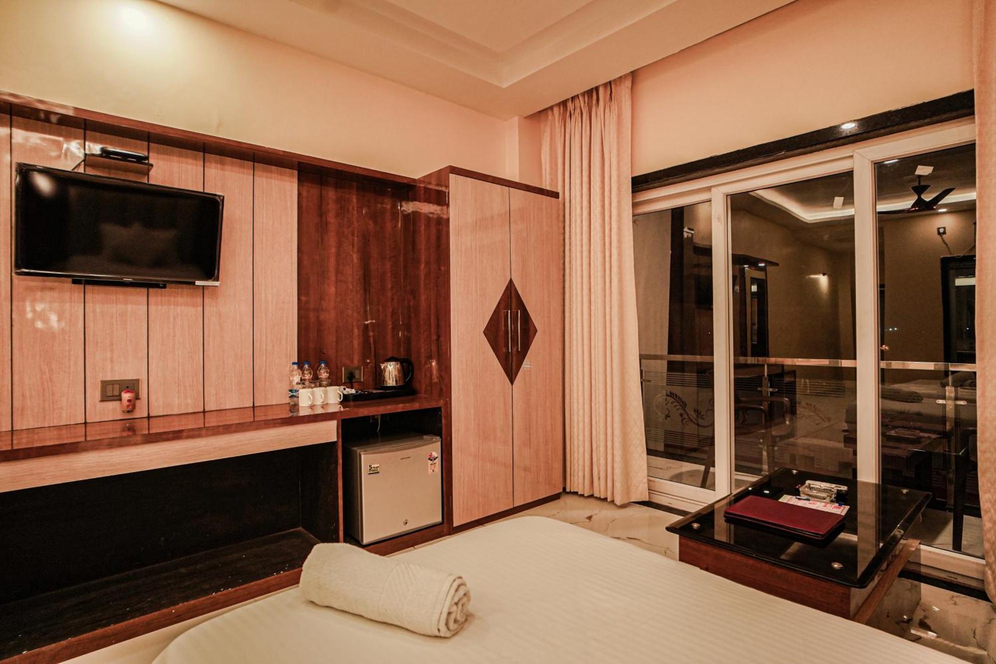 Prasant On Beach Resort !! Lift - Wifi -Restaurant-Parking Facilities-Newly Decorated Room !! Mandarmani Exterior photo