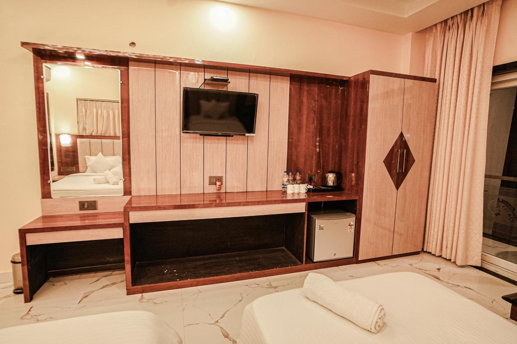 Prasant On Beach Resort !! Lift - Wifi -Restaurant-Parking Facilities-Newly Decorated Room !! Mandarmani Exterior photo