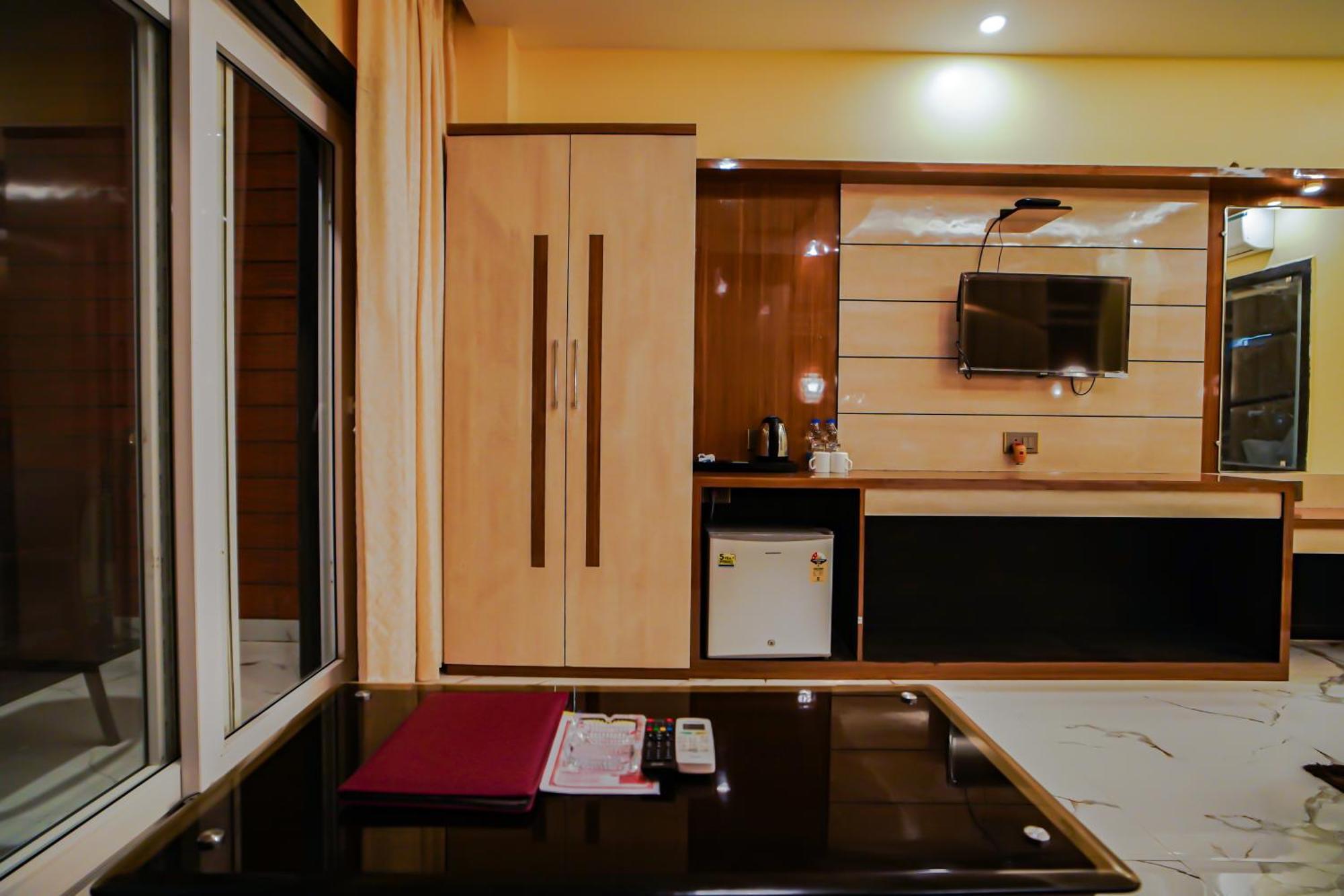 Prasant On Beach Resort !! Lift - Wifi -Restaurant-Parking Facilities-Newly Decorated Room !! Mandarmani Exterior photo